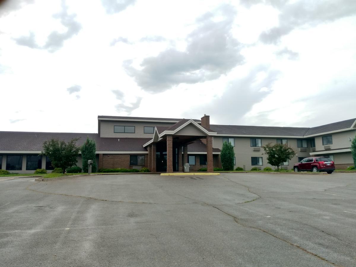 Madelia Hotel & Suites Exterior photo