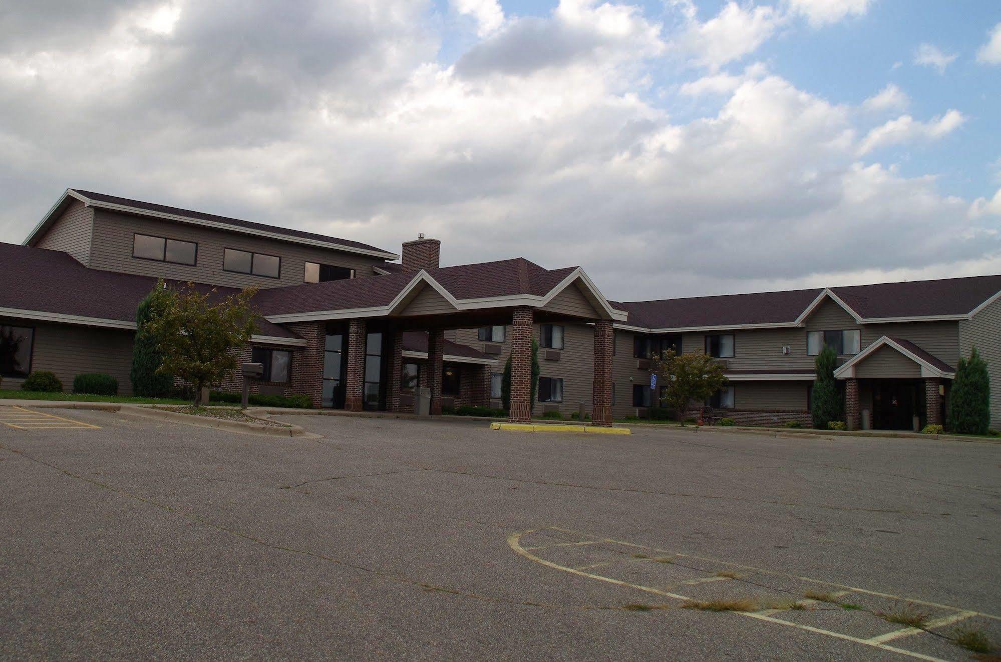 Madelia Hotel & Suites Exterior photo